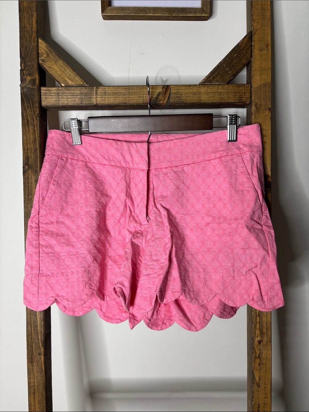 crown & ivy Bright Pink Scallop-Hem Textured Shorts Size 4